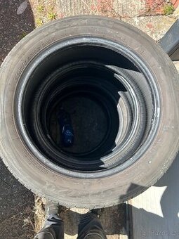 Pneu 225/55R18 - 1