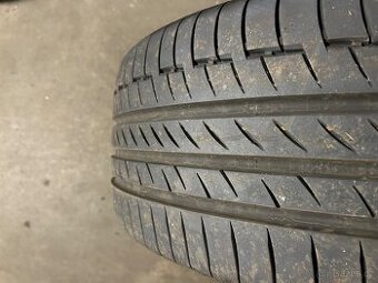 245/45 R19