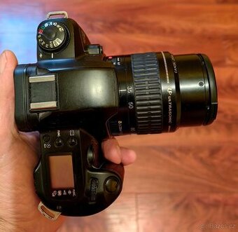Canon EOS 500N + EF 35-80 USM