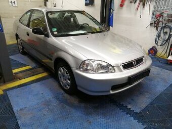 Honda civic coupe 6g 1.6i 81.500km najeto