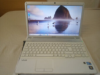 SONY VAIO PCG-71313M - (svižný, i3, SSD, 4GB, OK baterie, HD