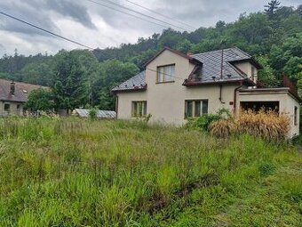 🏡 Prostorný dvougenerační dům s rozlehlým pozemkem Bělá u L