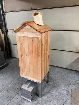OLŠE Dřevěná udírna 100x50x50 + NEREZ topeniště