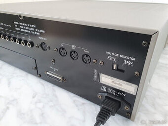 Sampler Akai S950 jako nový - 1