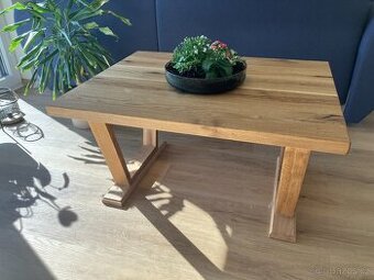 Prodám nový masivní dubový stolek – ruční výroba, elegantní