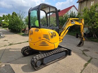 Prodám JCB 8025 najeto 4500mth 3x.lžíce nový podvozek