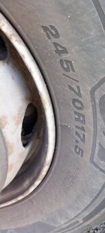 Predni pneu 245 70 R 17,5