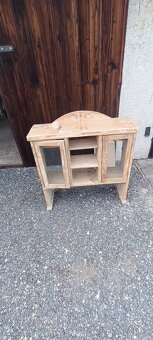 Stará kuchyňská skříňka