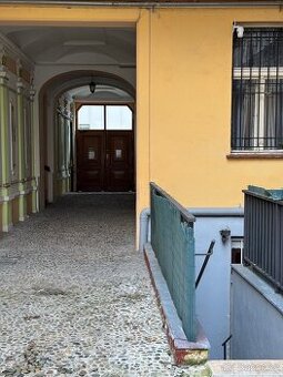 Nebytový prostor 235 m², Karlín u metra