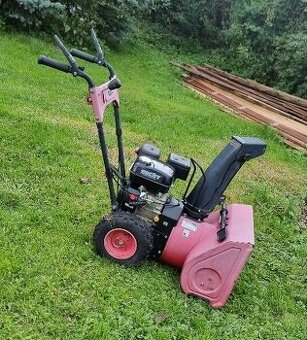 Benzínová sněhová fréza s pojezdem 5 HP / Hecht 9555