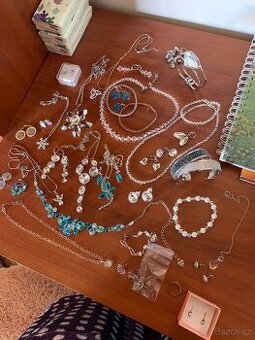 Sbírka bižuterie se Swarovski + stříbrné šperky, dětské náuš