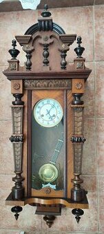 Luxusní bohatě vyřezávané a zdobené starožitné pérovky