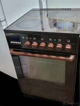 hnědý sklokeramický sporák, šíře 55cm