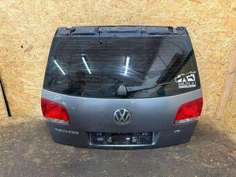 PÁTÉ DVEŘE KUFRU VW TOUAREG 7L LD7Z