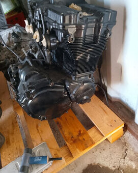 Motor Suzuki GSX 600F N706