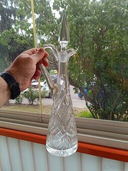 Velká broušená karafa