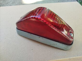 Nov nepoužitý blinkr snad armádní vozidlo červený