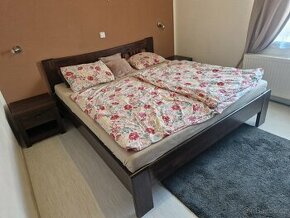 Manželská postel 180x200 masiv + noční stolky