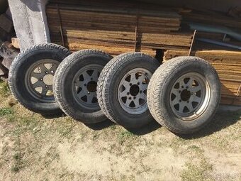 Suzuki samurai disky s kolame 215/70 R15
