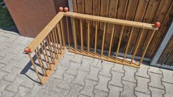 dřevěná dětská ohrádka