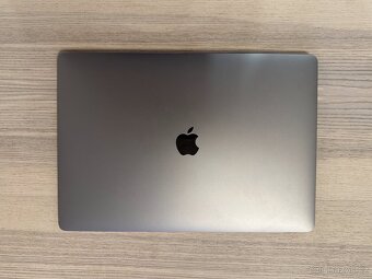 MacBook Pro 2019, 15,4” s procesorem Intel Core i9
