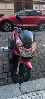Pronájem skútru Honda PCX 125