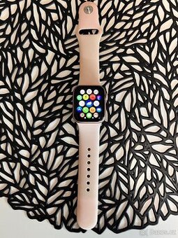 Apple Watch Series 6 40 mm, Gold Aluminium Case - 1