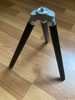 Retro stativ Jnes