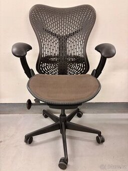 Kancelářská židle Herman Miller Mirra 1