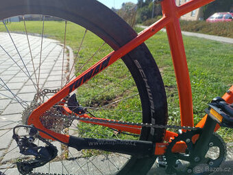 MT Apache, karbonova vidlice Mert