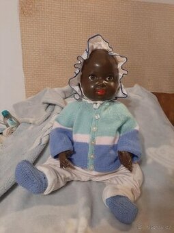 Stará starožitná panenka