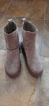 Divci boty vel. 38, NOVE