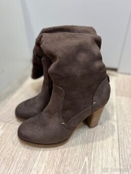 Hnědé kozačky 38 Baťa s kožíškem