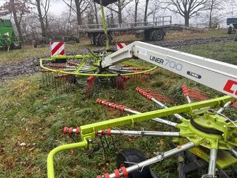 Nahrabovač sena Claas Liner Twin 700