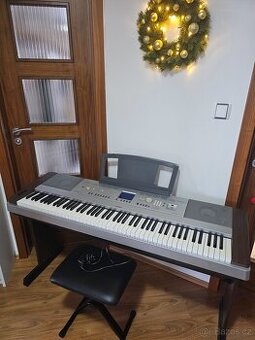 YAMAHA PORTALBLE GRAND DGX - 640