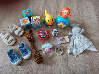Hračky pro miminko a botičky