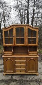 Rustikální masivní příborník