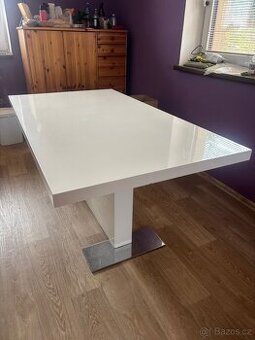Velký jídelní stůl - vysoký bílý lesk