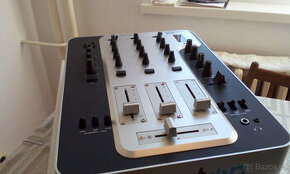 Stanton m.304 - mixážný pult.