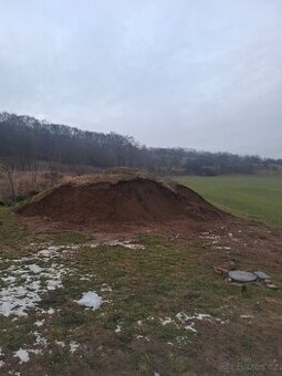 Daruji hlínu za odvoz