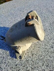 Stará kovová masivní zásuvka pro 380V.