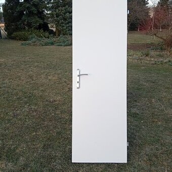 Plné dveře šedesátky levé a pravé.