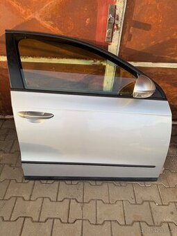 VW Passat B6 pravé přední dveře kód laku LA7W