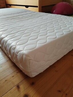 Dřevěná postel 900x2000mm