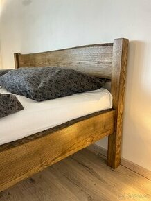 Masivní jasanová postel Rustic Design