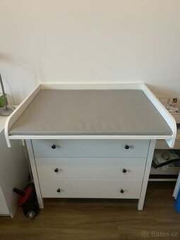 Přebalovací pult z masivu komp. s komodou IKEA KOPPANG