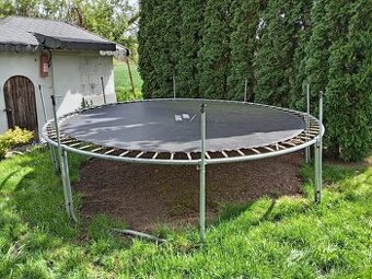 Trampolína o průměru 3,5 m