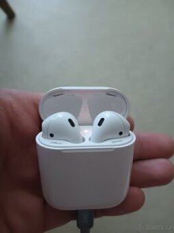 Apple airpods 2. Generace