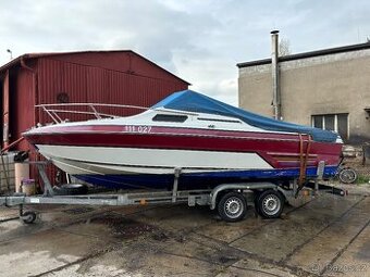 Bayliner Invader 4.3 mercruiser kajutový člun + vlek