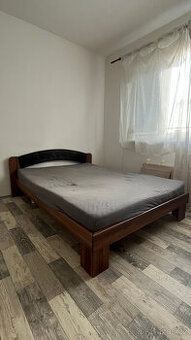Manželská postel 200x140 s matrací